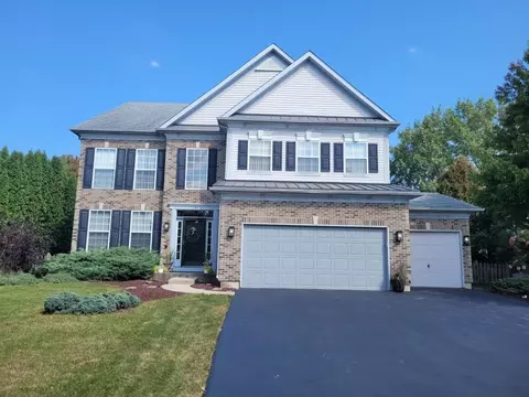 741 Regal Ln, Algonquin, IL 60102