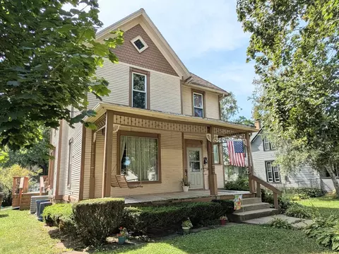 207 E Lincoln St, Mount Morris, IL 61054