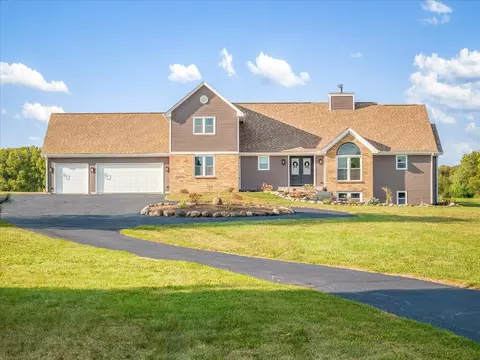 9281 Auburn Rd, Winnebago, IL 61088