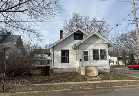 700 S Cherry Ave, Freeport, IL 61032