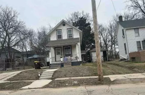 712 E Shawnee St, Freeport, IL 61032