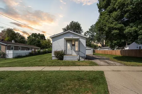 170 S Clifton Ave, Elgin, IL 60123