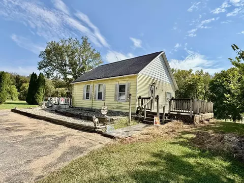 303 S Townline Rd, Seatonville, IL 61359