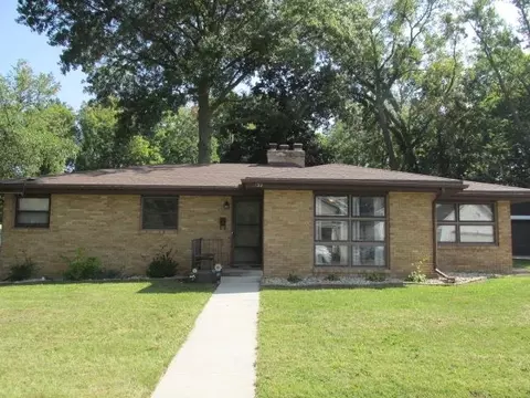 133 N Sunset Ave, Freeport, IL 61032