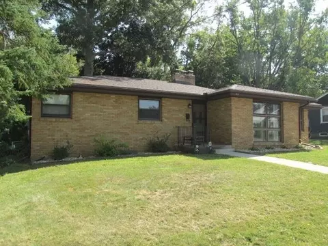 133 N Sunset Ave, Freeport, IL 61032 photo 2