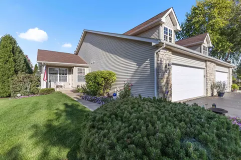 484 Prairie Knoll Dr, Poplar Grove, IL 61065