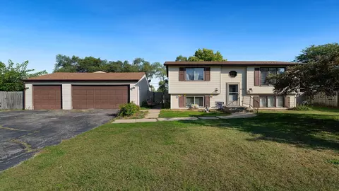 428 Pershing Ave, Machesney Park, IL 61115