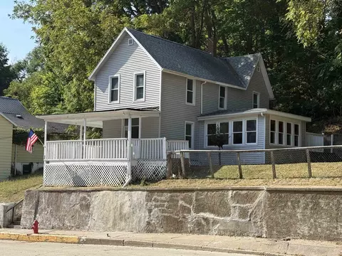 351 Wisconsin St, East Dubuque, IL 61025
