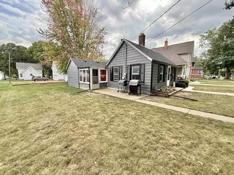 503 S 3rd St, Oregon, IL 61061 photo 3