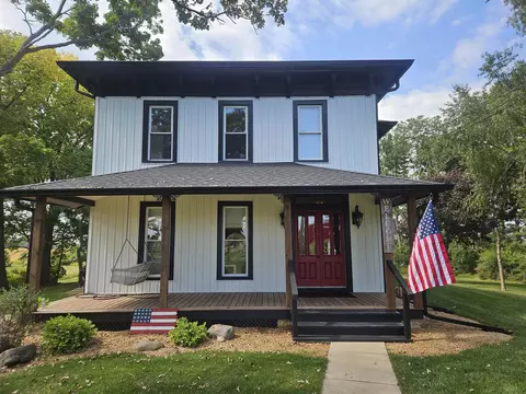 1851 W Winneshiek Rd, Freeport, IL 61032
