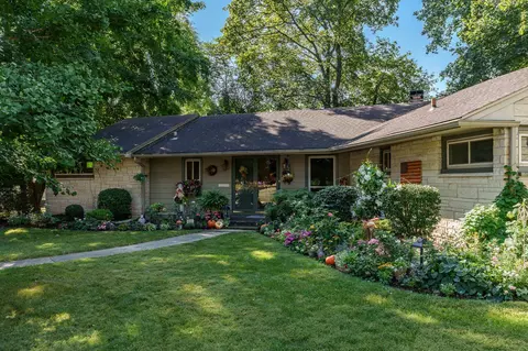 3215 Crosby St, Rockford, IL 61107