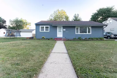 1812 Crestwood Ave, Rockford, IL 61103
