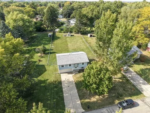 2124 Middlebury Rd, Freeport, IL 61032