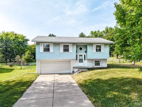 2124 Middlebury Rd, Freeport, IL 61032 photo 2