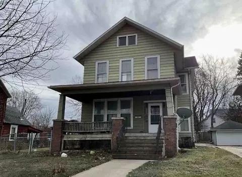 627 W Douglas St, Freeport, IL 61032