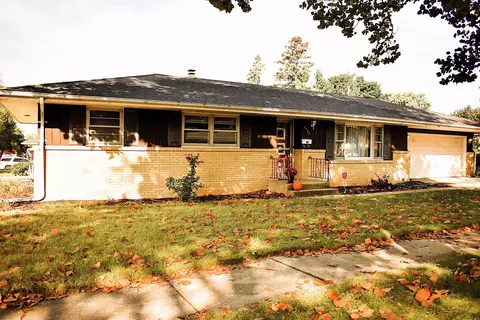 2205 Wyoming Dr, Rockford, IL 61108