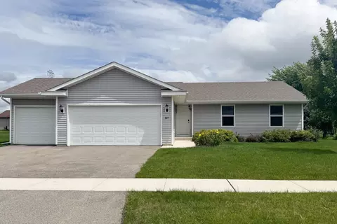 827 Fuller Ln, Belvidere, IL 61008