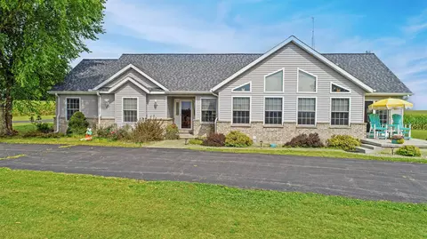 7821 Oakville Rd, Mount Carroll, IL 61053