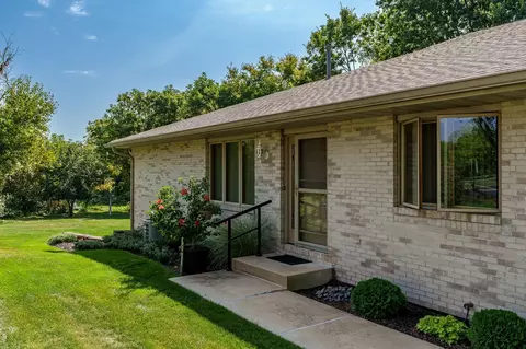 913 High Point Dr, Rockton, IL 61072