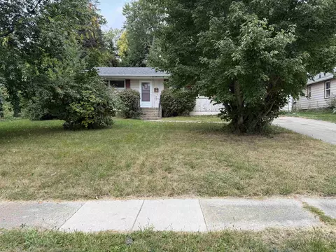 236 W Winnifred St, Freeport, IL 61032