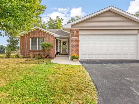 214 Sauk Ridge Dr, South Beloit, IL 61080