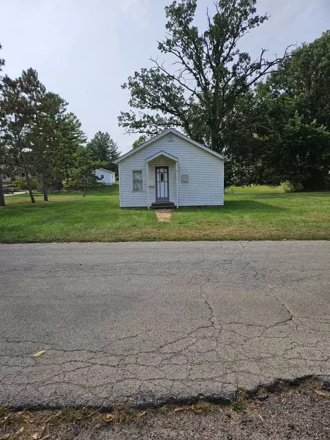 722 N Brewster Ave, Freeport, IL 61032
