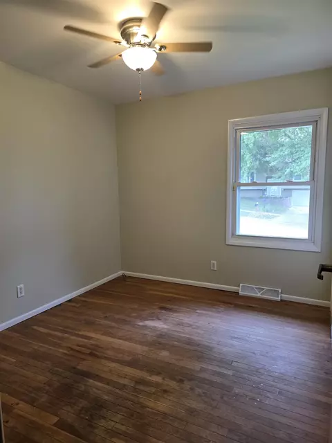 Bedroom - 772 S Carthage Dr, Freeport, IL 61032 photo 5 of 8