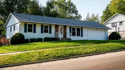 Exterior - 772 S Carthage Dr, Freeport, IL 61032 photo 2 of 3