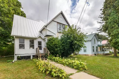 302 S Water St, Warren, IL 61087