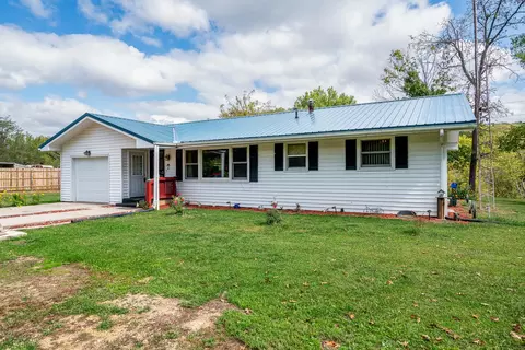 9793 Il Rte 84, Hanover, IL 61041