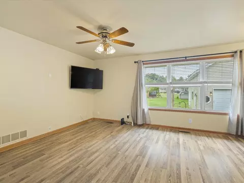 211 Mulvain St, Durand, IL 61024 photo 4