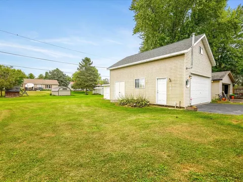 211 Mulvain St, Durand, IL 61024 photo 36