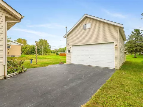 211 Mulvain St, Durand, IL 61024 photo 27