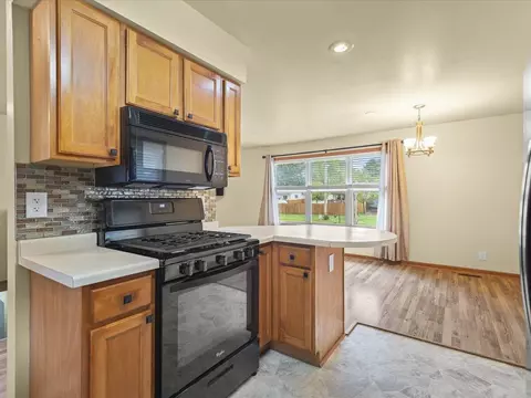 211 Mulvain St, Durand, IL 61024 photo 8