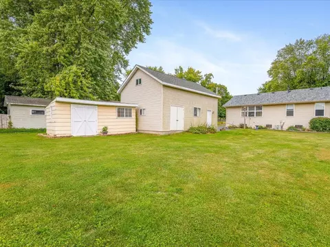 211 Mulvain St, Durand, IL 61024 photo 3