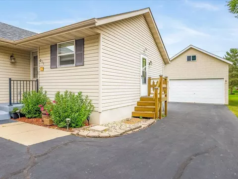 211 Mulvain St, Durand, IL 61024 photo 2