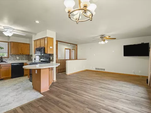 211 Mulvain St, Durand, IL 61024 photo 6