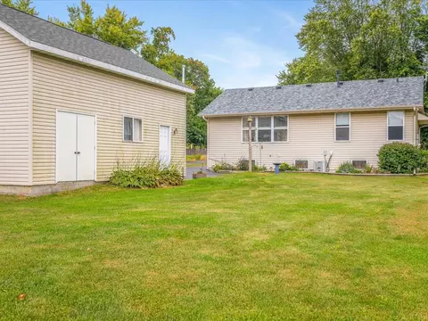 211 Mulvain St, Durand, IL 61024 photo 34