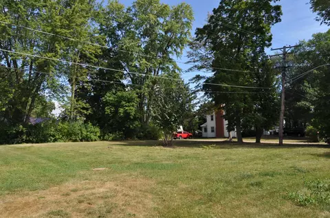 W Winnifred Street, Freeport, IL 61032