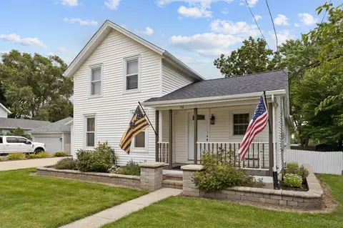 110 N State St, Poplar Grove, IL 61065