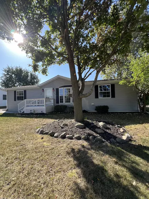 5447 Autumnash Ln, Machesney Park, IL 61115