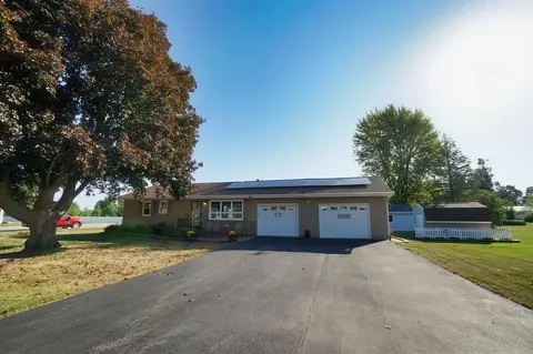 300 Chestnut, Lena, IL 61048