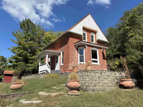 212 Quincy St, Savanna, IL 61074