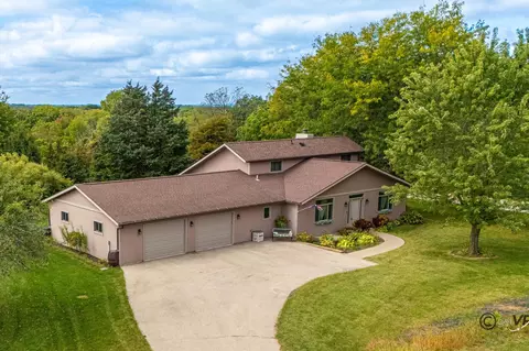 1 Belden School Ln, Galena, IL 61036