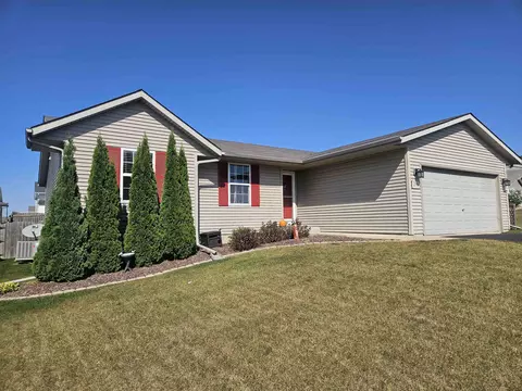 3046 Warwickshire Dr, Machesney Park, IL 61115