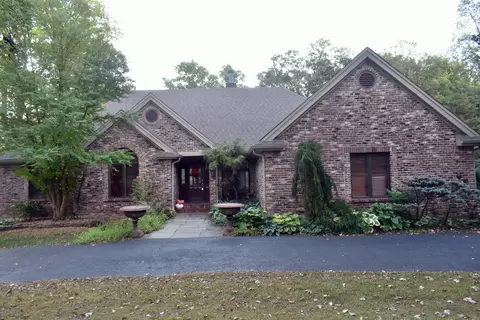 12375 Legend Lakes Dr, Roscoe, IL 61073