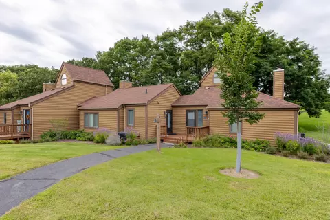 11 Farmstead Dr, Galena, IL 61036