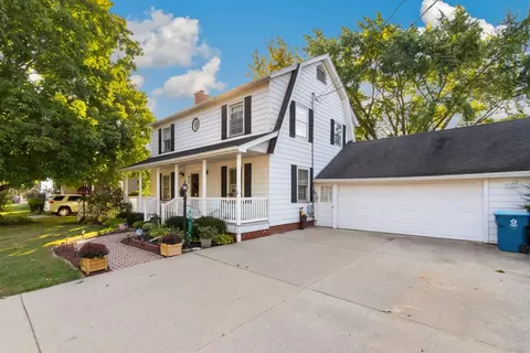 914 E Chamberlin, Dixon, IL 61021 photo 2