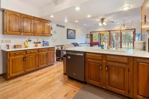 914 E Chamberlin, Dixon, IL 61021 photo 8