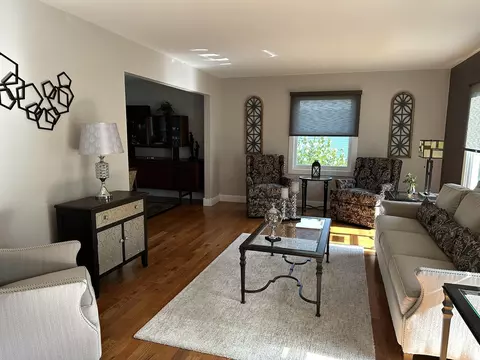 Living - 2125 Eagle Dr, Freeport, IL 61032 photo 3 of 6